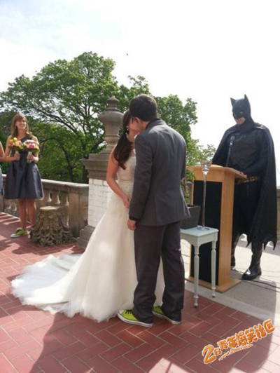 牧师变身蝙蝠侠这婚礼 