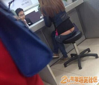 ����ɧ����¶���ں�ͼ 