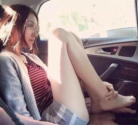 Ƕ