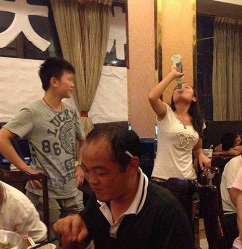 ��ЦͼƬ��Ů���ӺȾ� 