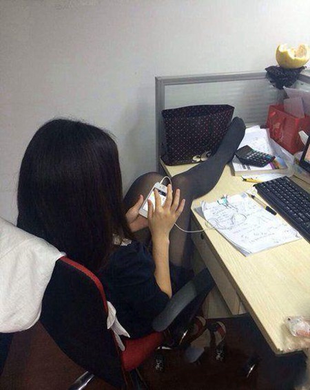 ��ЦͼƬ����˾���е� 